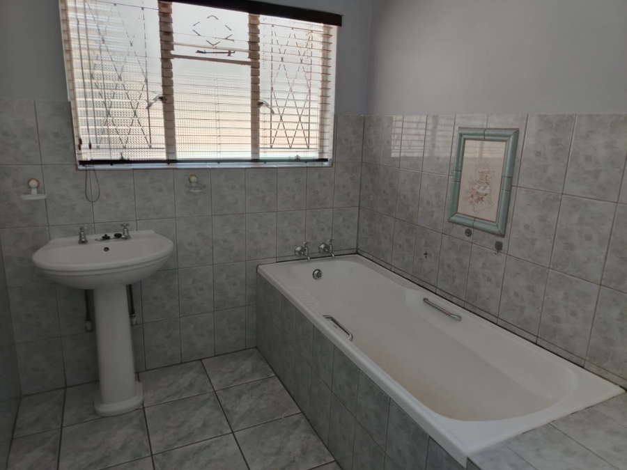 4 Bedroom Property for Sale in Protea Park North West